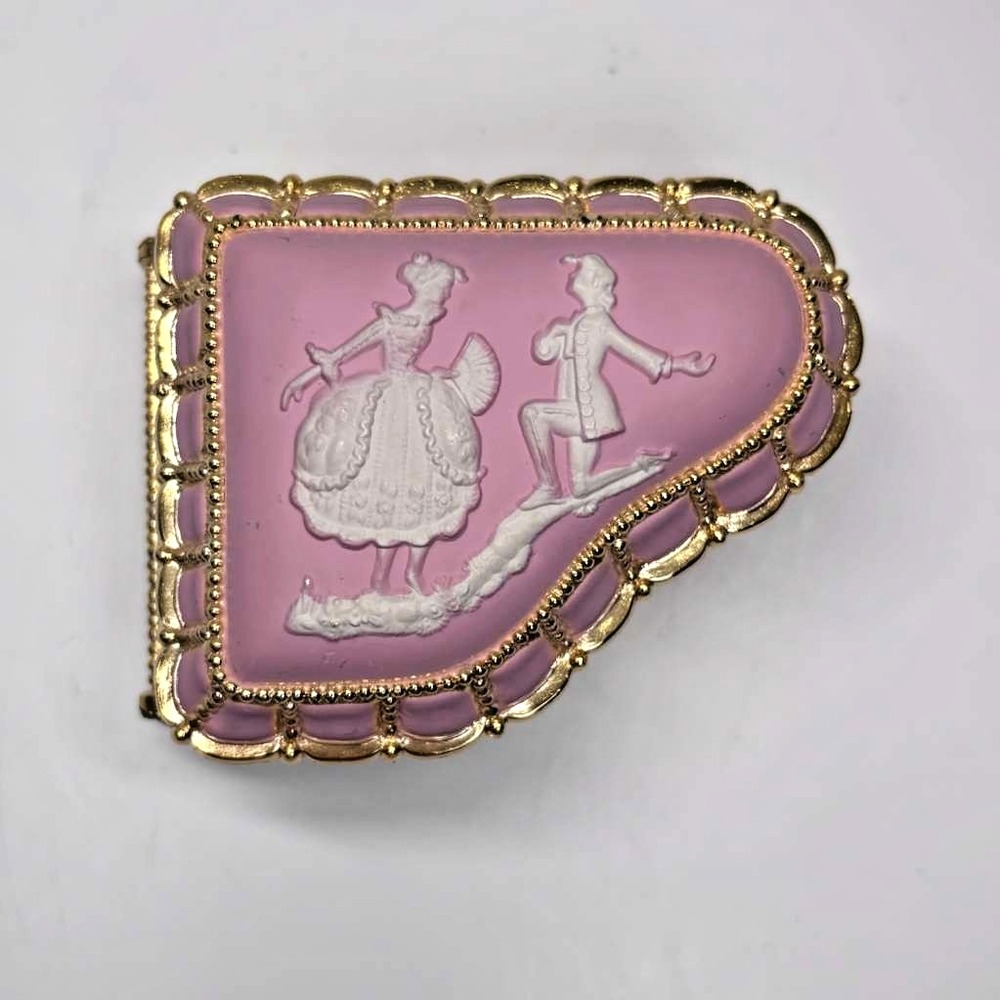 Vintage Victorian Roses Pink and White Piano Music Box Plays Memory Linden Japan